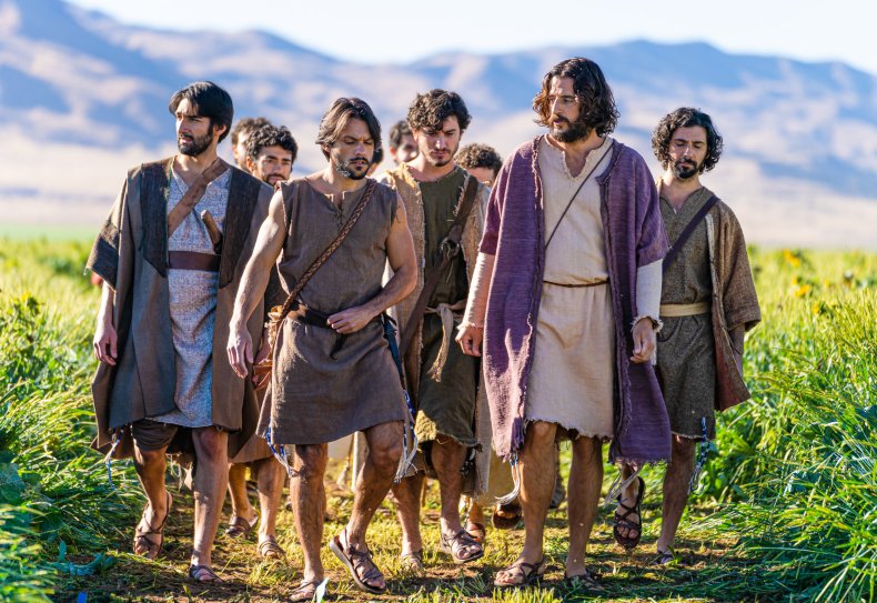 Jesus with disciples in "The Chosen"