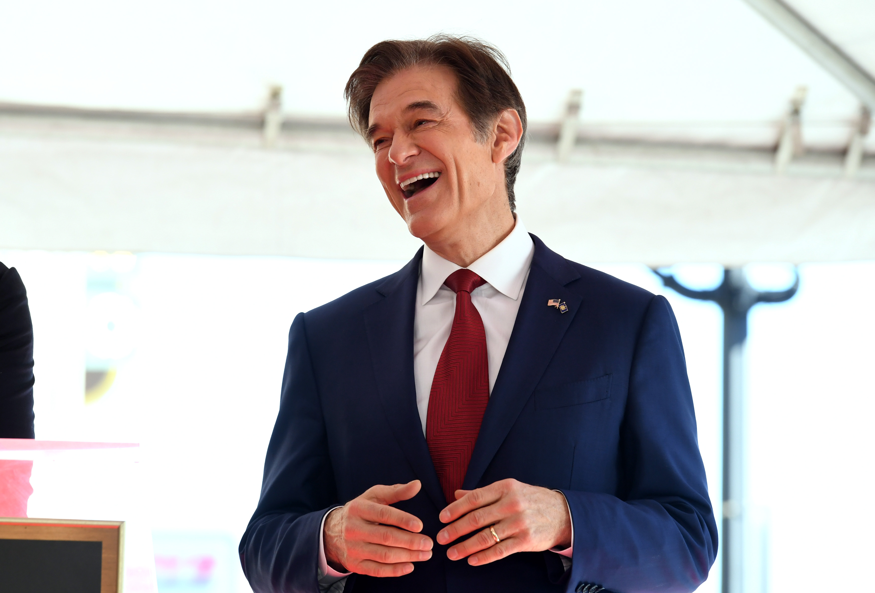 Trump's Mehmet Oz Endorsement Criticized by Conservatives: 'Romney 2.0'