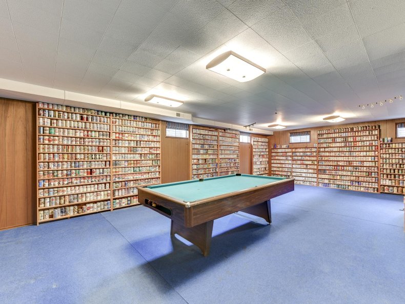 Party room at 3333 NE 135th Ave