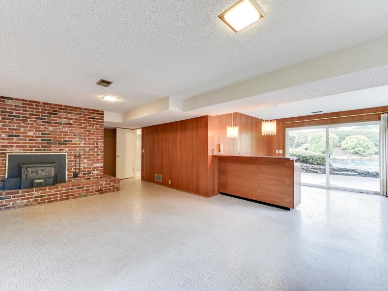 Living room at 3333 NE 135th Ave
