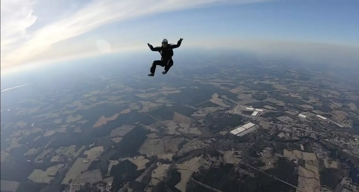Virginia Skydiver Survives After Parachute Tangles Around Leg and She Smashes Into Ground at 125 MPH - Vimarsana News