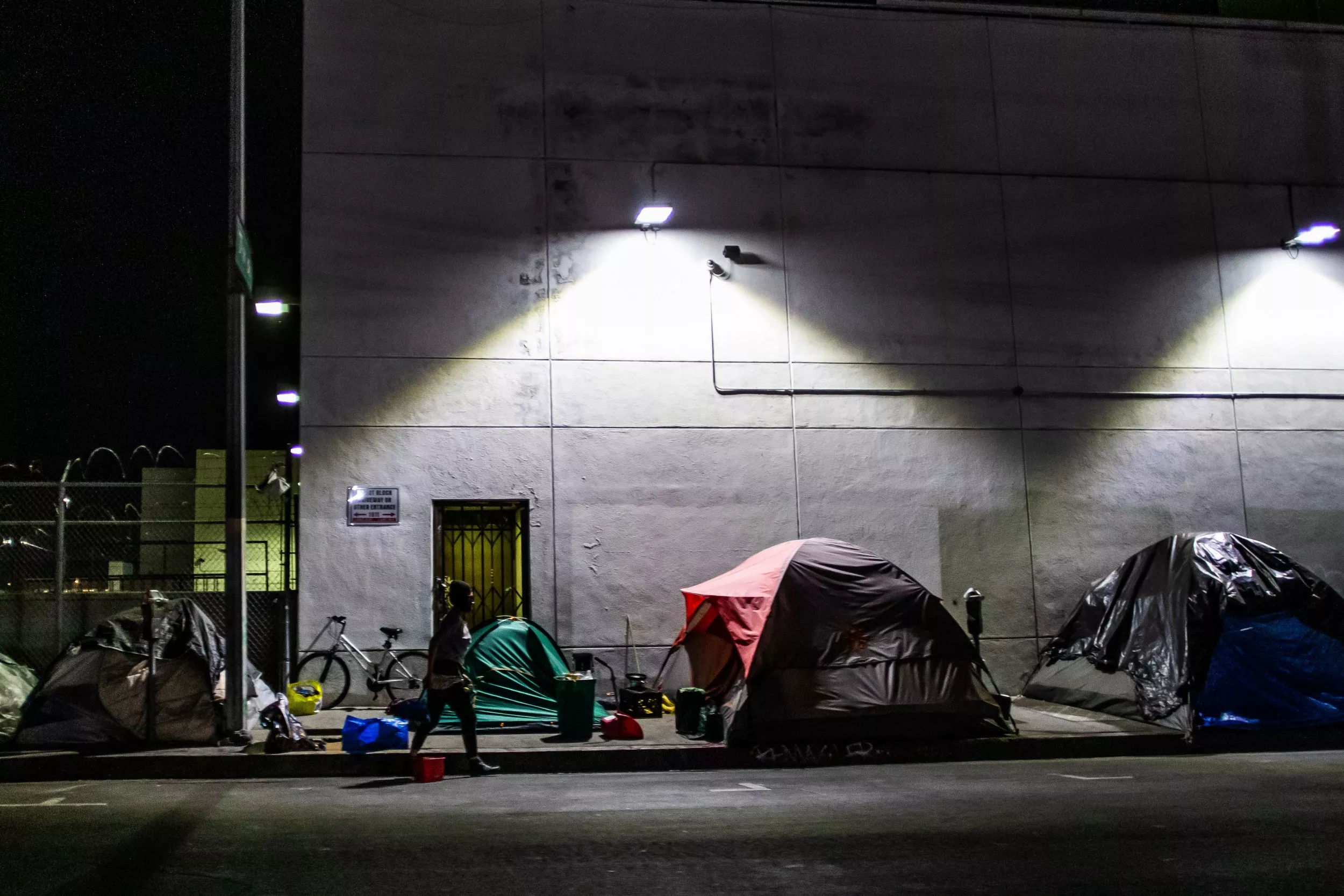 'About to Get Robbed': Lost Couple End Up on the Infamous Skid Row in L.A. - Vimarsana News