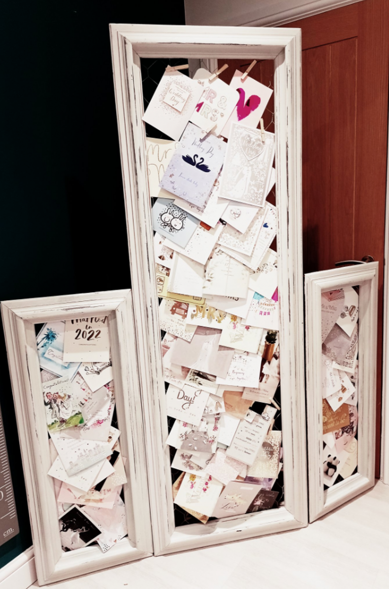 A crisp display frame