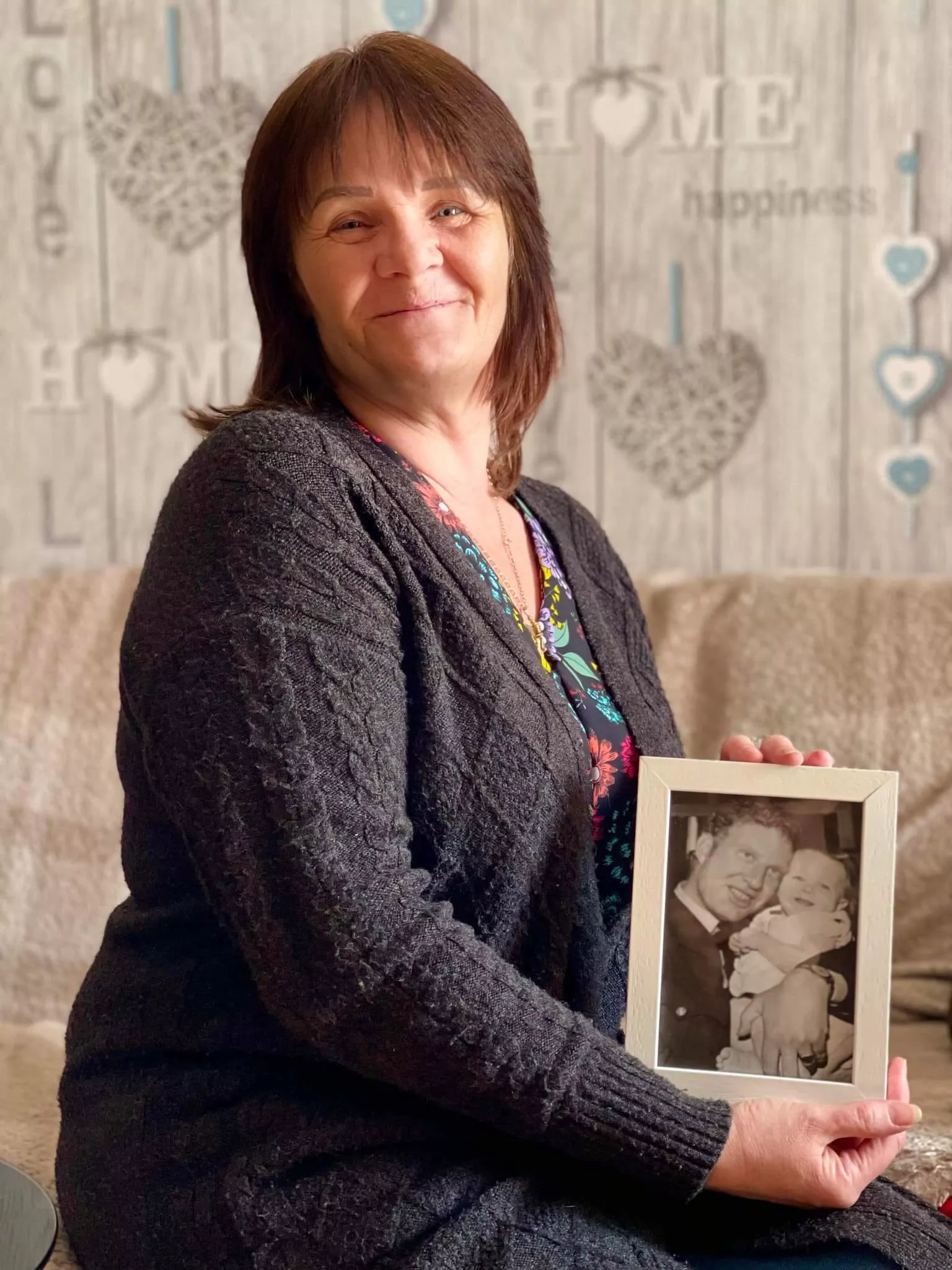 Grandmother Tracks Down Family of Cop that Saved Her Life as a Baby 50 Years Earlier - Vimarsana News