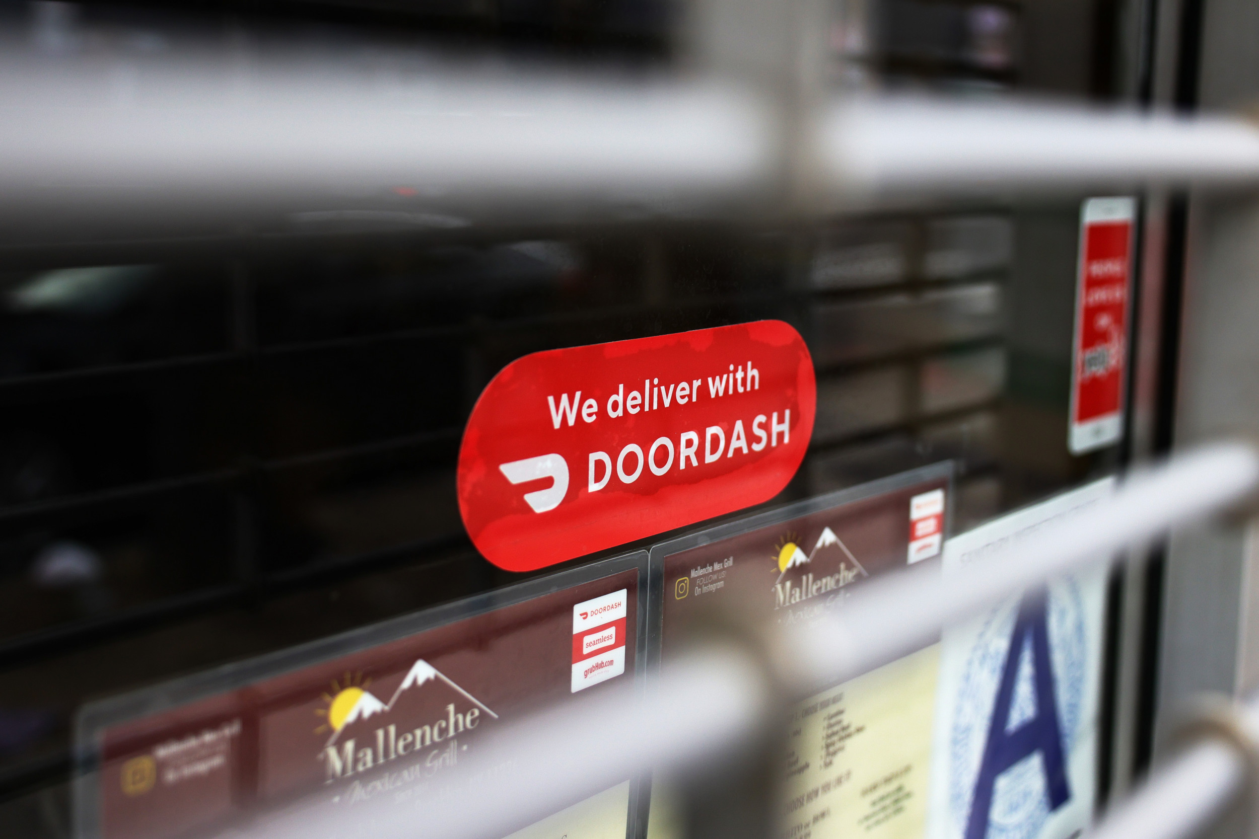 DoorDash requires all employees to make deliveries