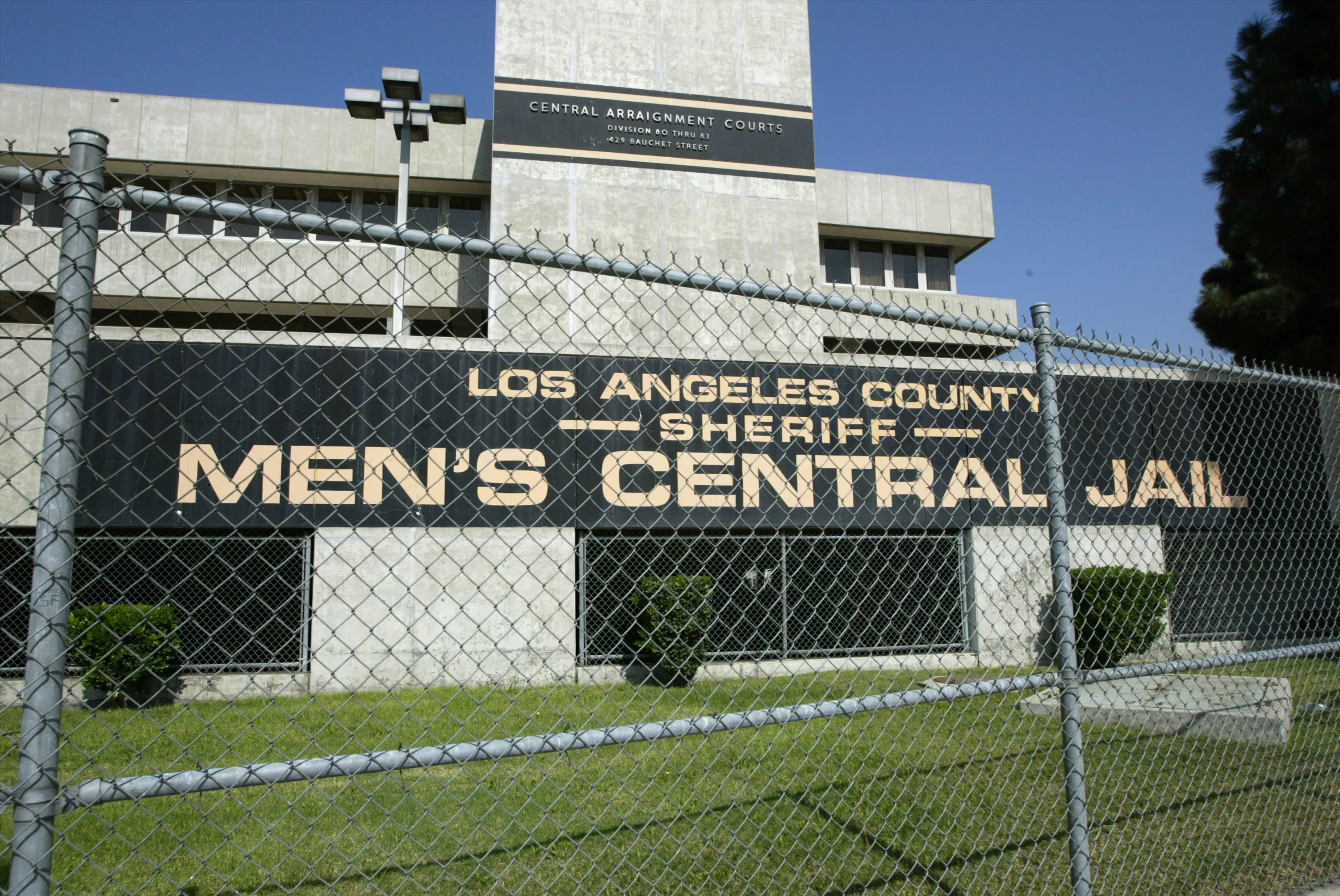 L.A. Sheriff Allegedly Buried Incident Where Deputy Knelt on Inmate's Neck - Vimarsana News