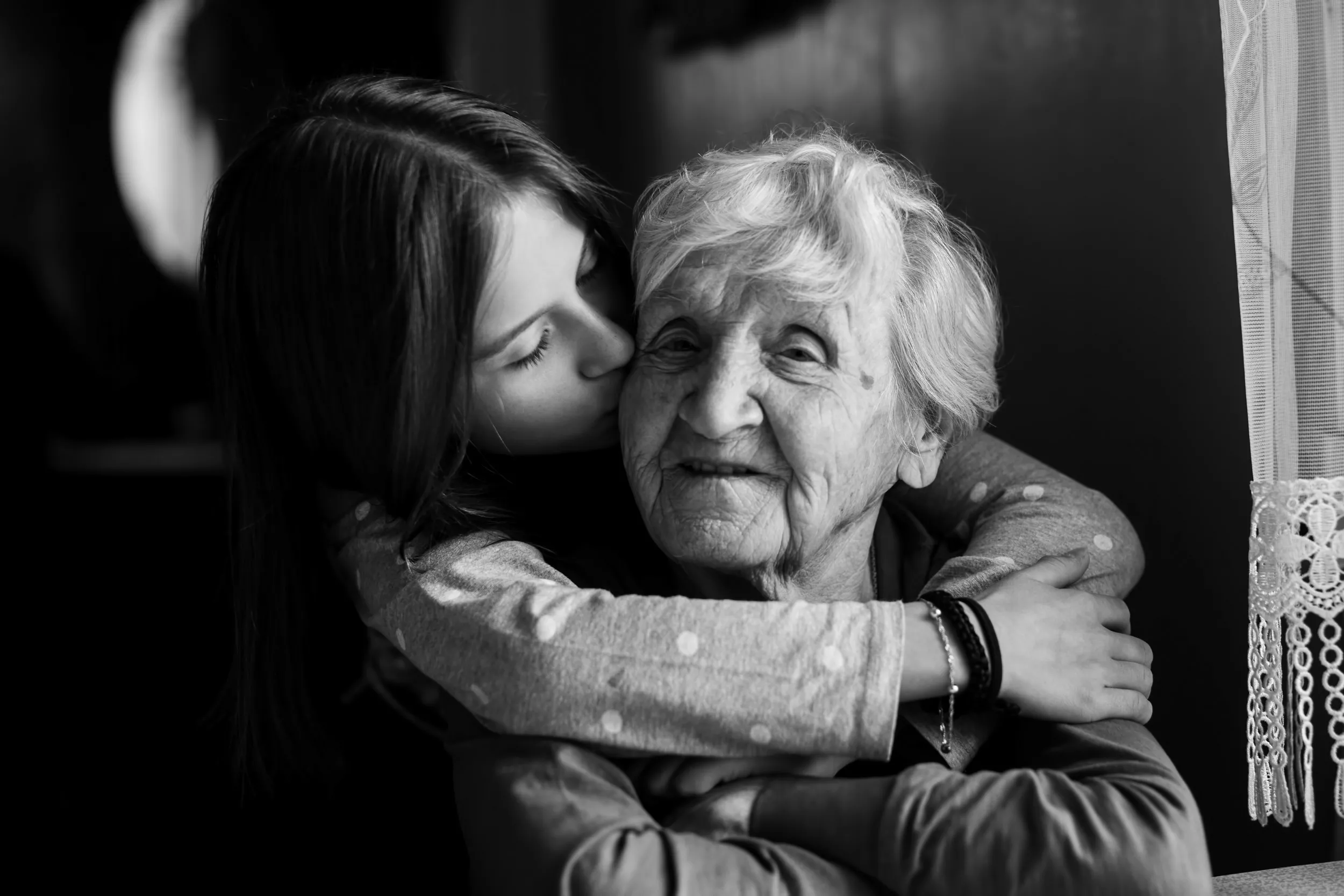 Woman's Touching Goodbye to Grandparents Across the World Has People Crying - Vimarsana News