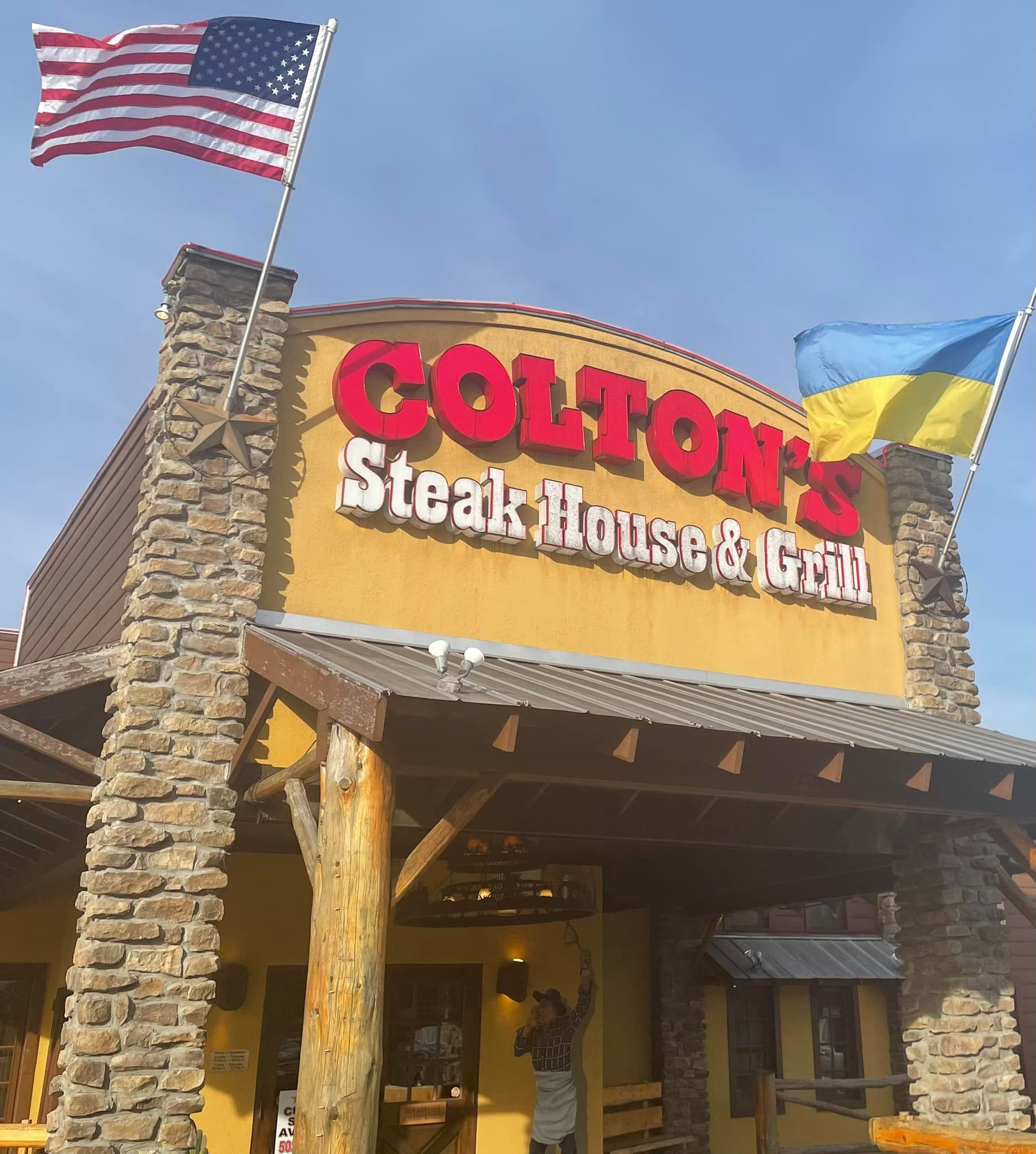 Restaurant Blasted for Ukraine Flag 'Replacing' Nonexistent American Flag