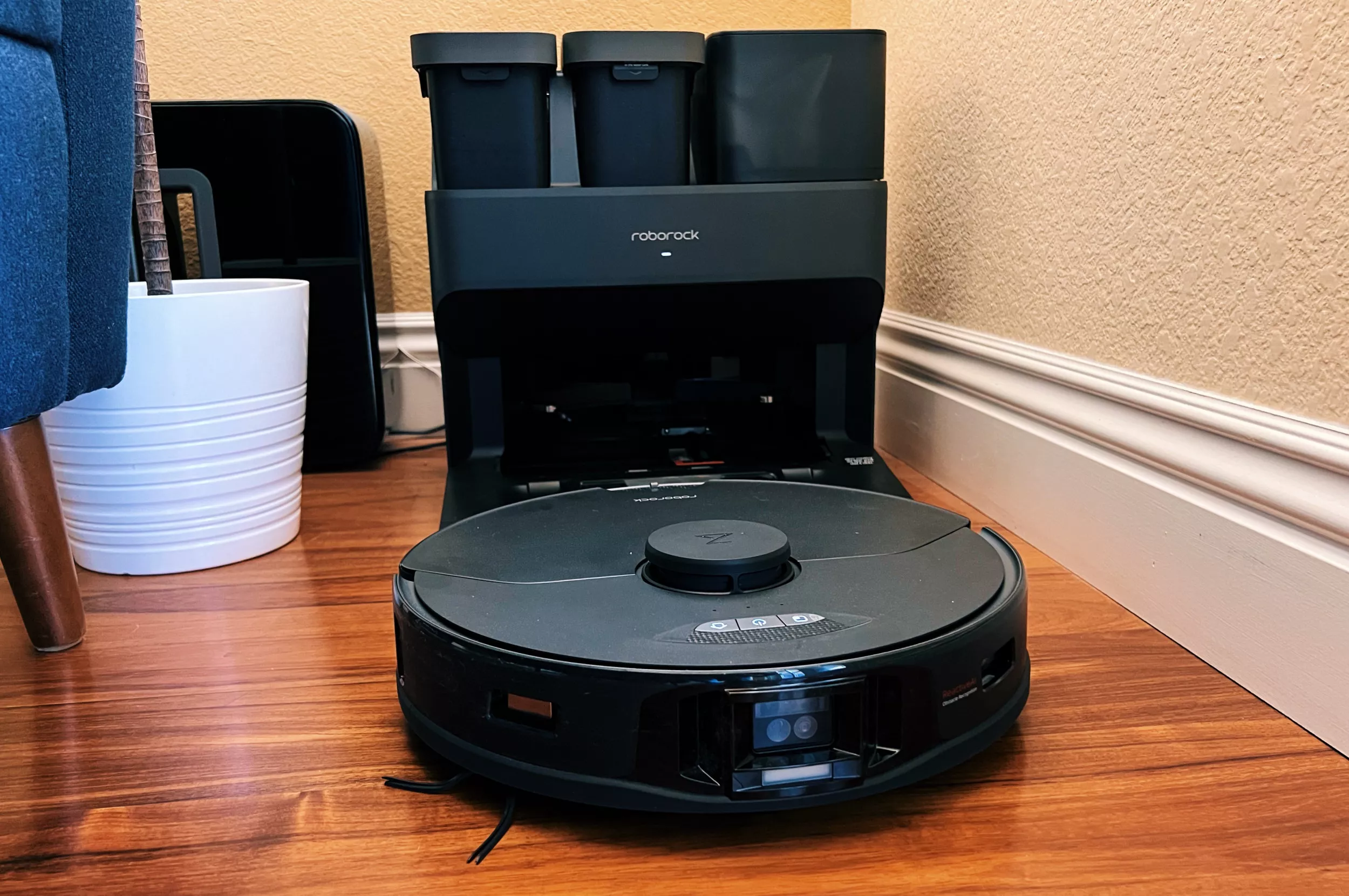 Roborock S7 MaxV Ultra Is a Robot Vacuum and Mop That Actually Does It All - Vimarsana News