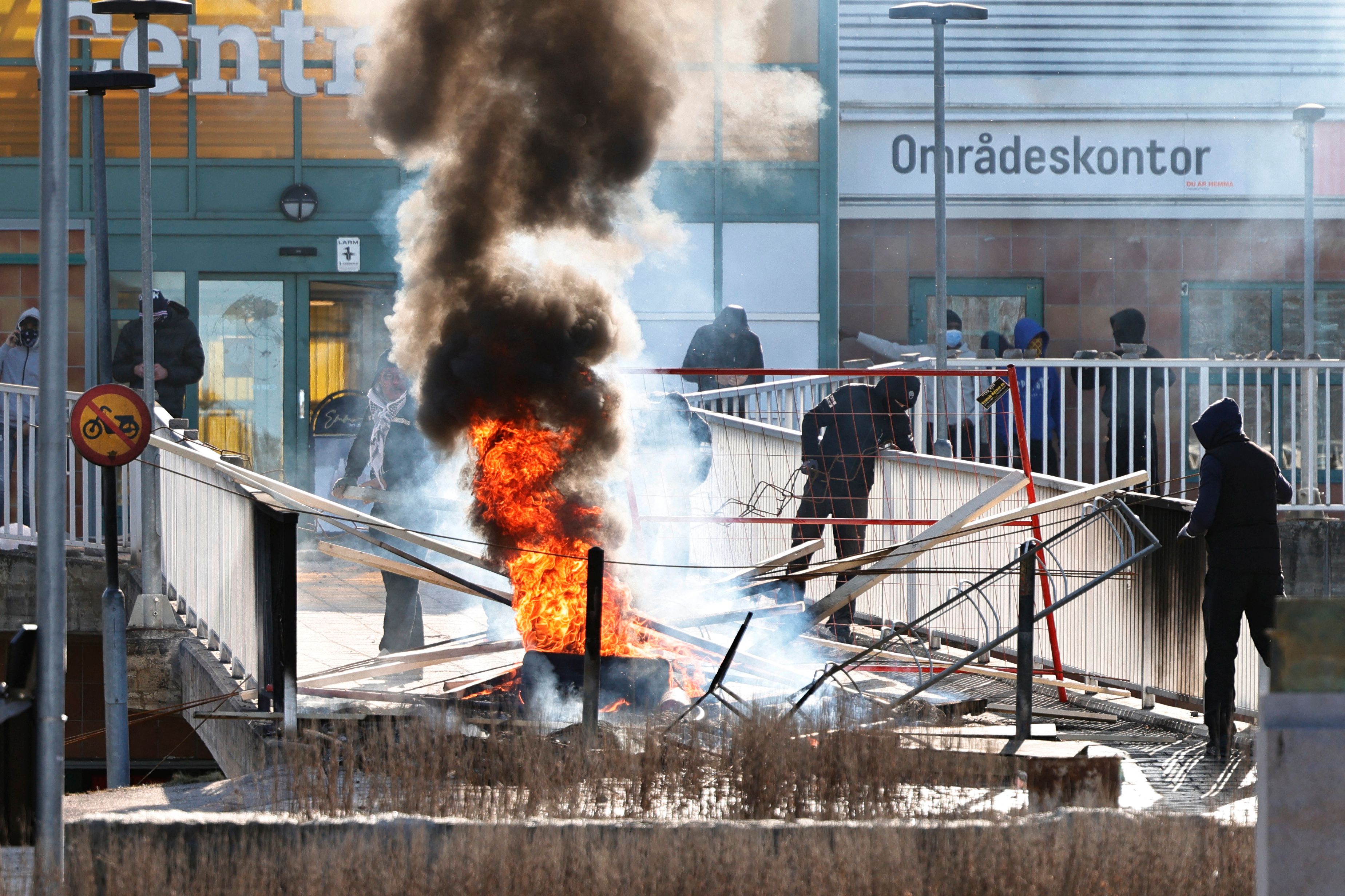 Politician Who Sparked Swedish Riots Plans to Burn More Qurans