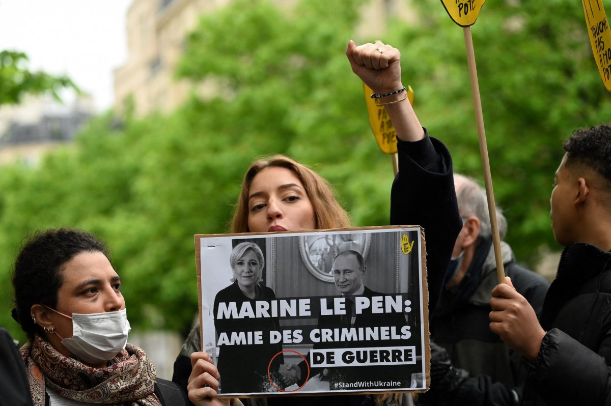 Protester holds up Marine Le Pen sign