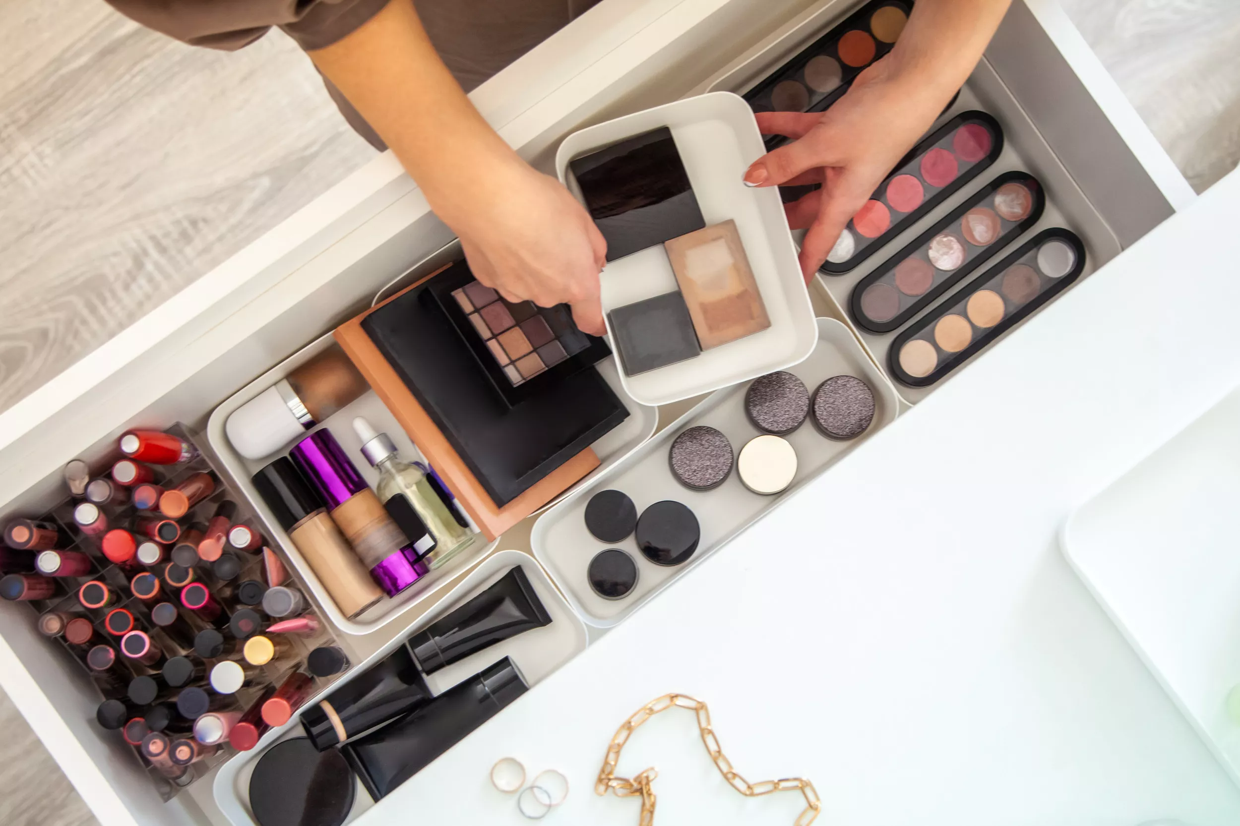 Internet Backs Woman for Insisting Husband Pays for Makeup He Threw Away - Vimarsana News