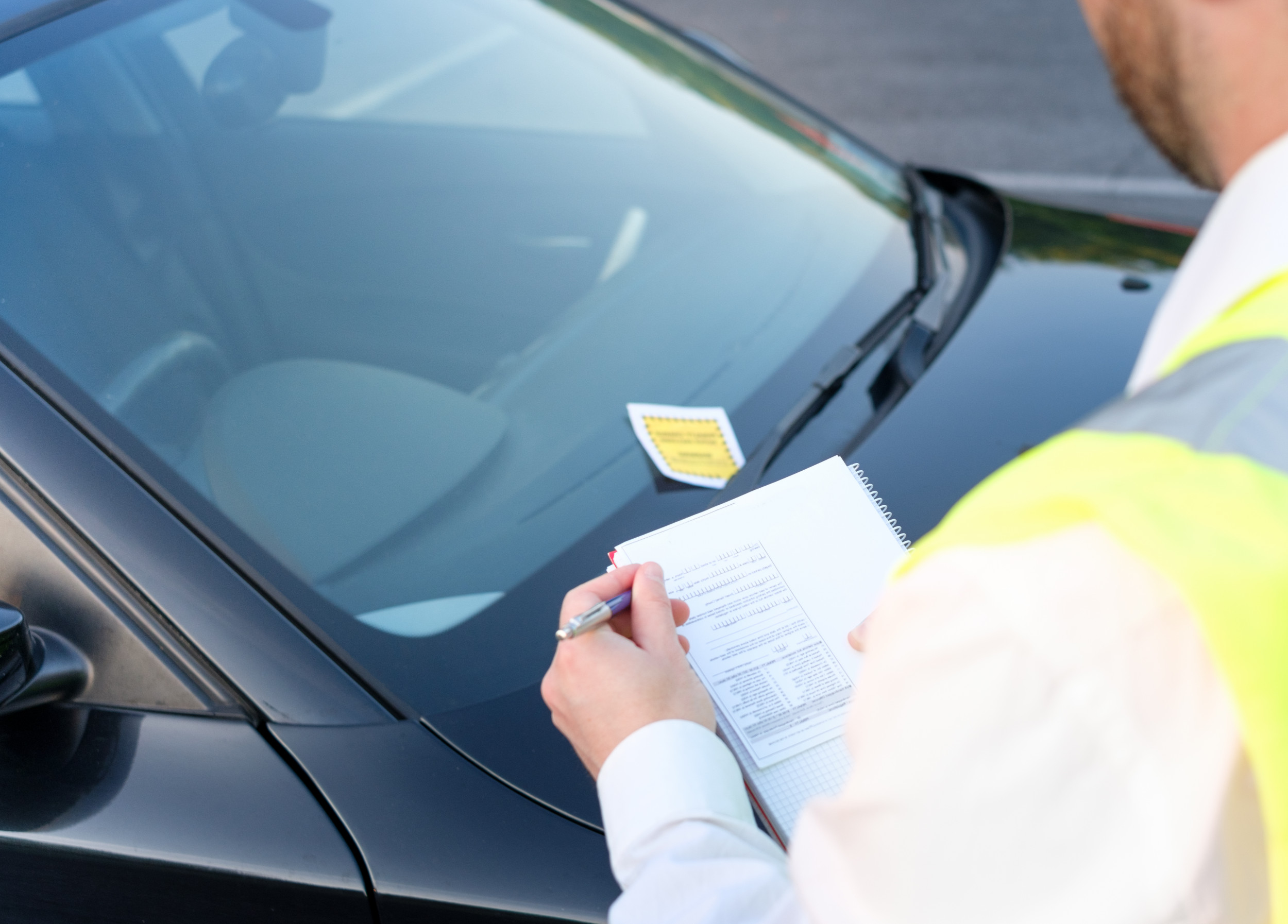 Man Hailed For Outwitting Parking Inspector Chalking Tires Lord s Work 