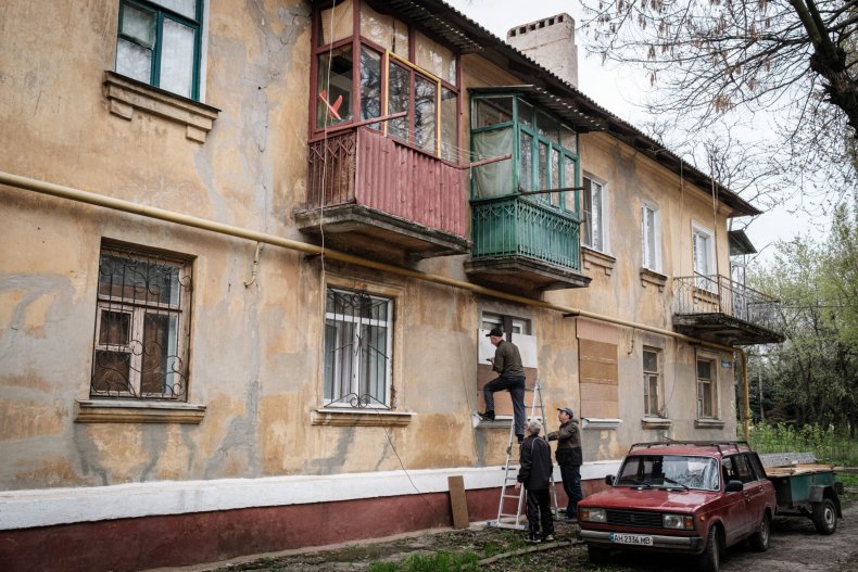 Kramatorsk residents board windows
