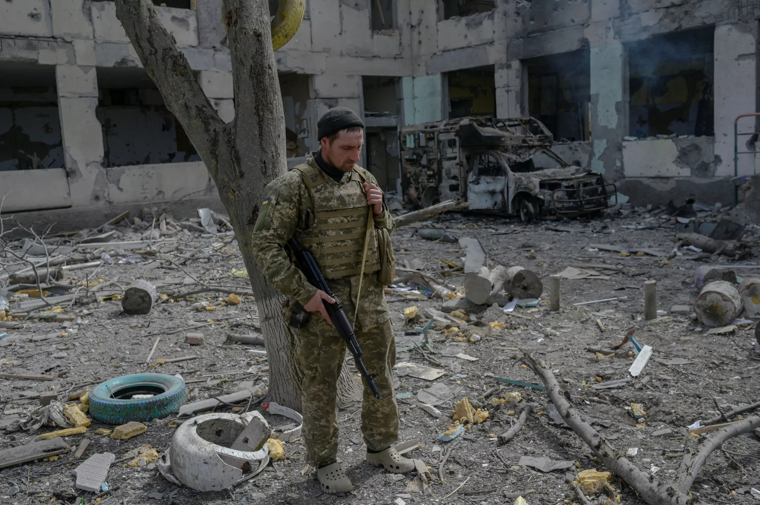 Ukraine Woman Given Milk by Russian Soldiers, Finds it Booby-Trapped—Report - Vimarsana News