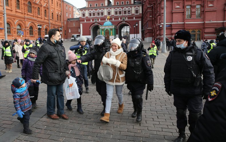 Man Wearing Blue, Yellow Fined in Russia