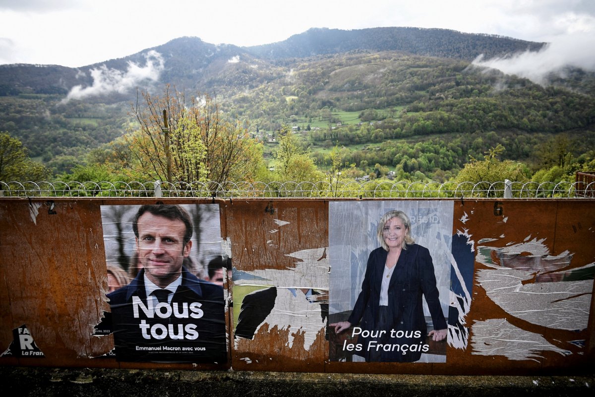 Macron and Le Pen posters