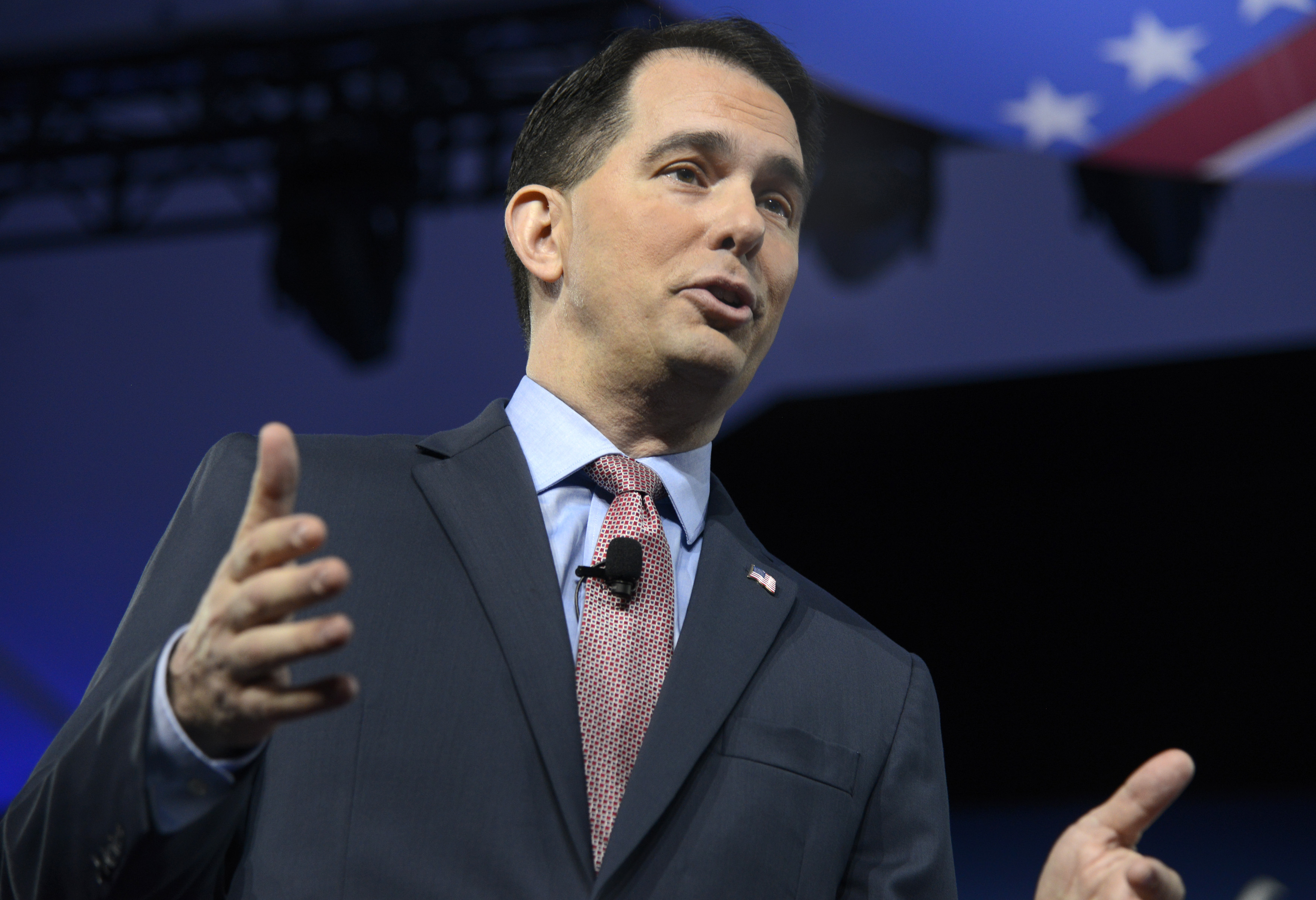 scott-walker-s-massless-plain-photo-sparks-ridicule-wisconsin-news