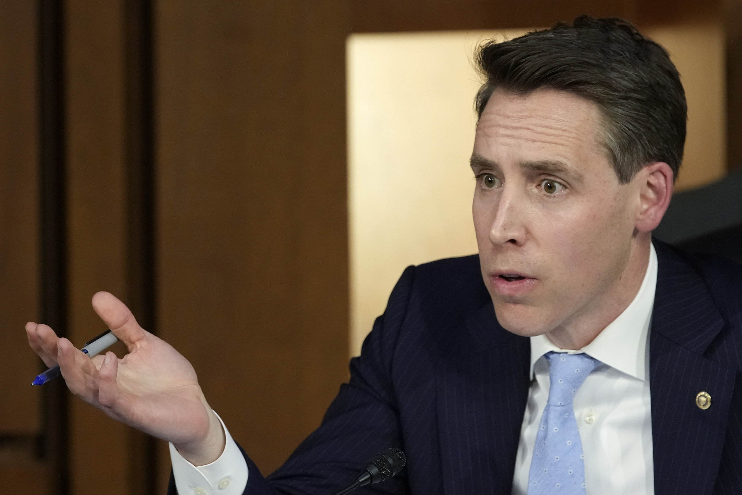 Josh Hawley Urges Elon Musk To Investigate Twitter Employees