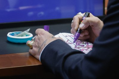 Depp draws in court Depp draws in court