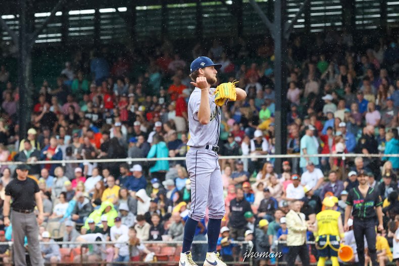 Baseball team's TikTok dances on the field become an online sensation: "Fun!" 3 The Savannah Bananas baseball team.