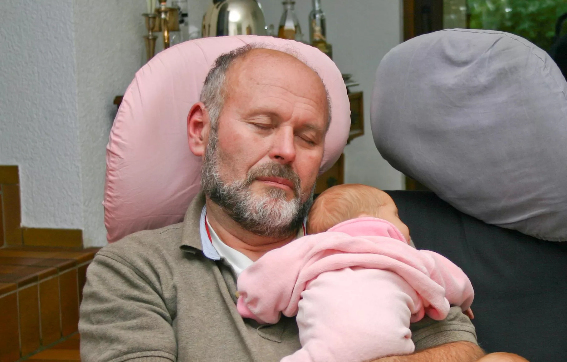 Grandpa and Baby's 'Serotonin Snoozes' Are the Internet's Favorite Thing - Vimarsana News