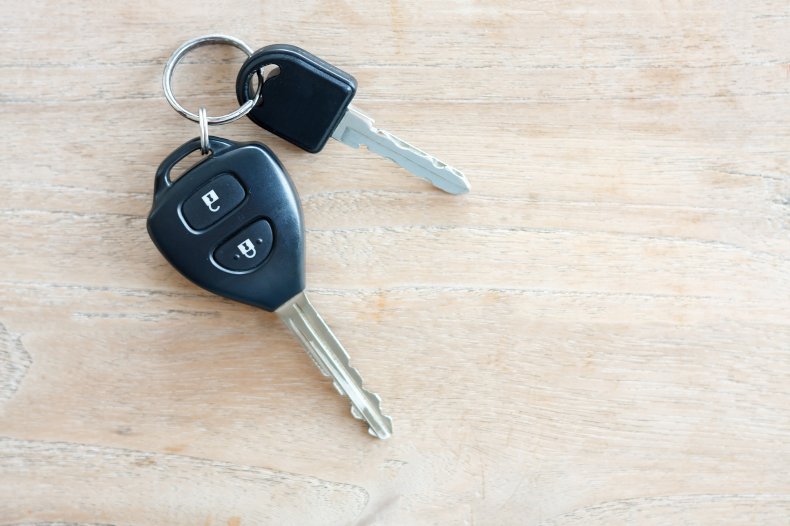 Fake car keys given to husband
