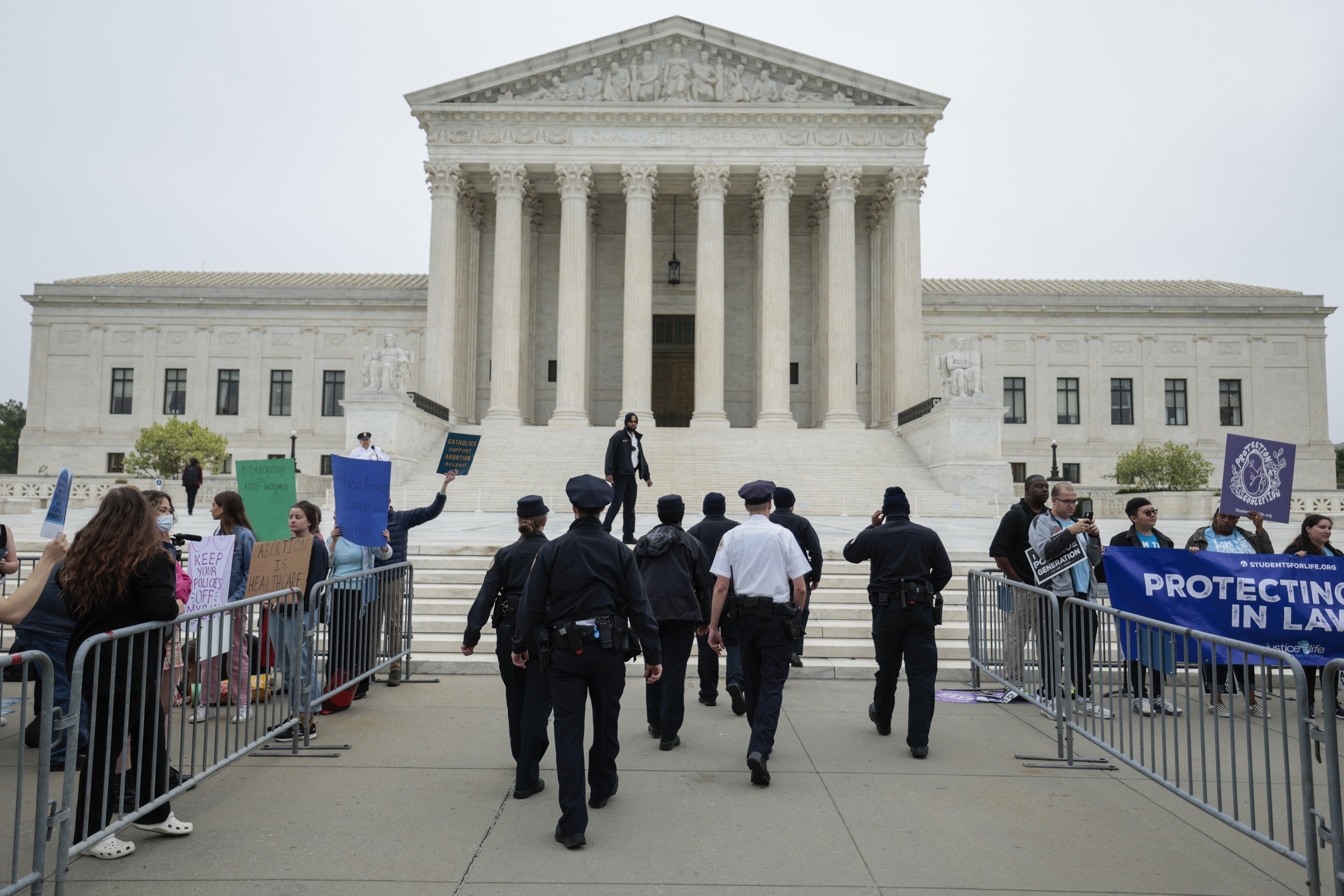 Roe v. Wade Gives Democrats Unifying Action Amid Fears of Midterm