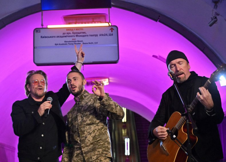 U2's Bono, the Edge perform in Kyiv