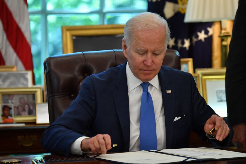 Biden Signs Ukraine Lend Lease Law