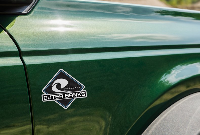 2022 Ford Bronco Outerbanks Eruption Green