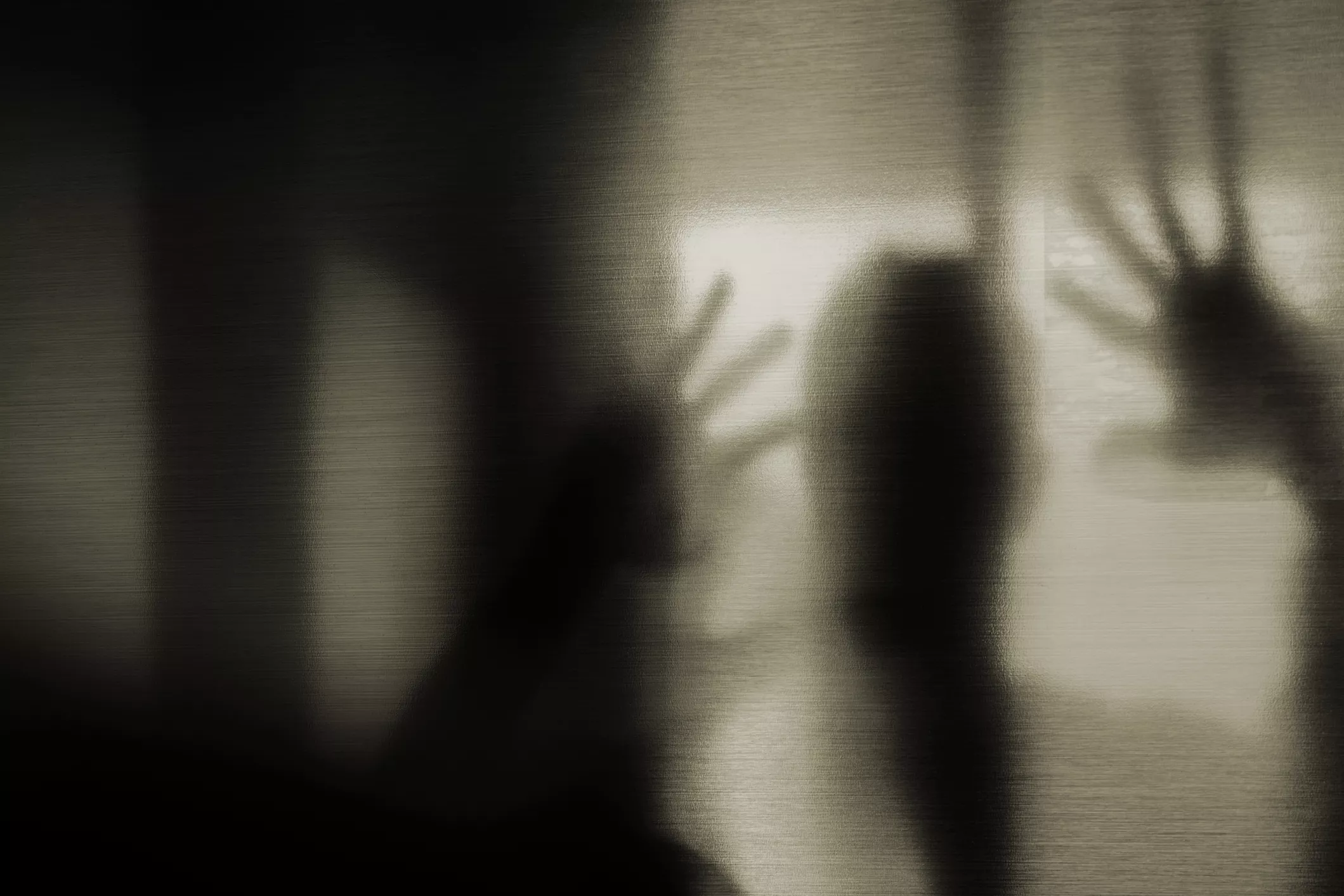 Bathrobe 'Demon' on Bedroom Door Spooks Internet: 'Primal Fear' - Vimarsana News