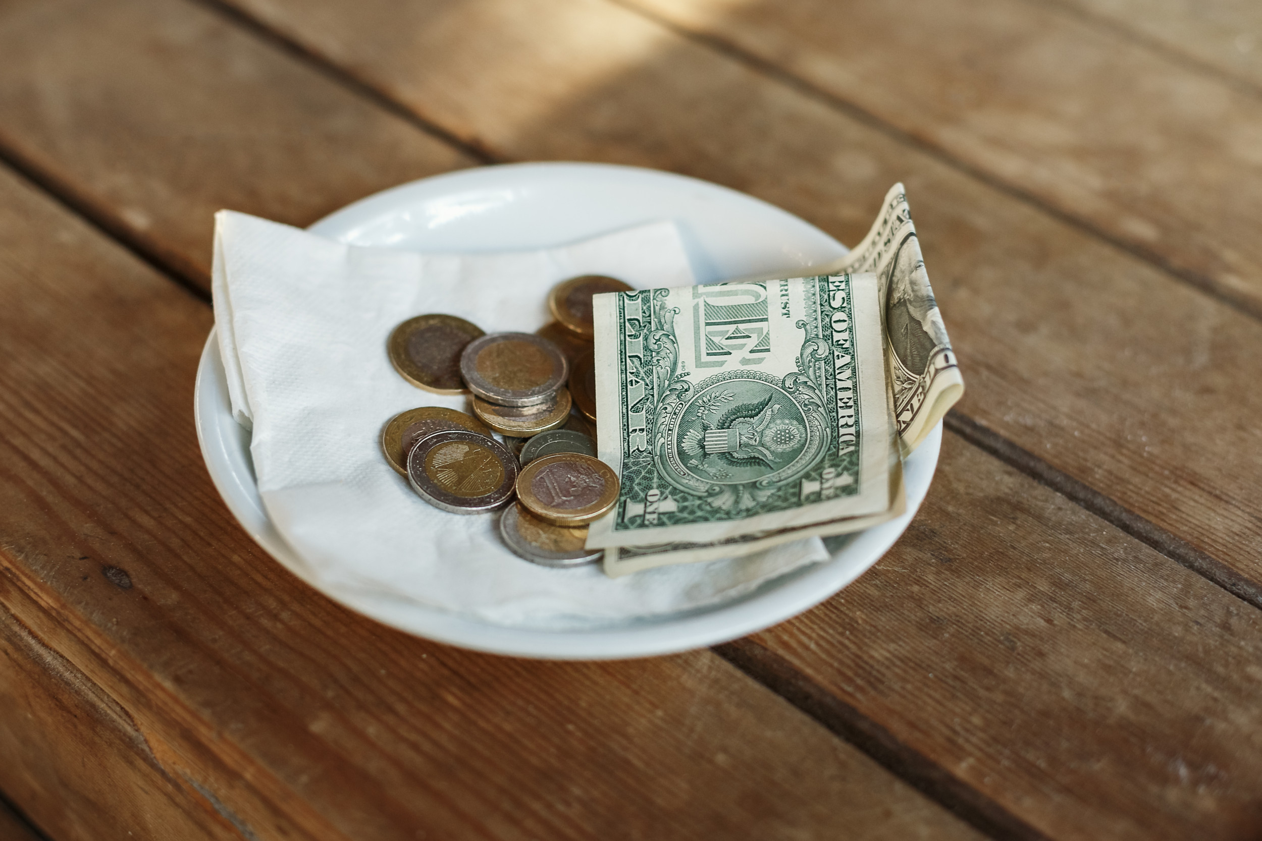 Im Going To Pass Out Waitress In Shock After Couple Left Massive Tip 