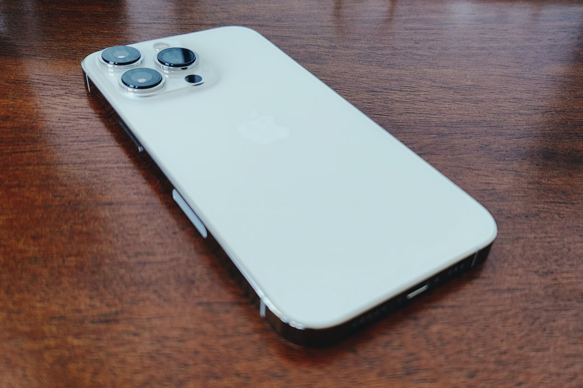 I used iPhone 13 Pro Max for 3 months WITHOUT a case! This is how it looks  now