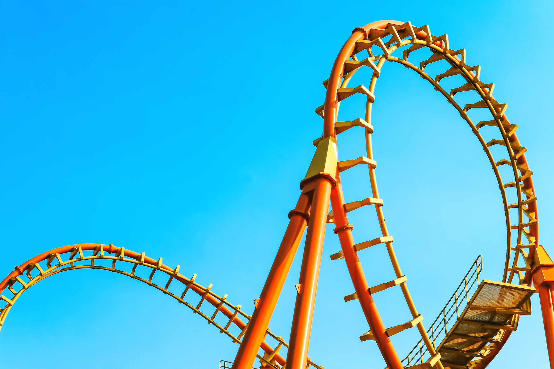 The Internet is Laughing at a Man Who Rides Roller Coasters thumbnail