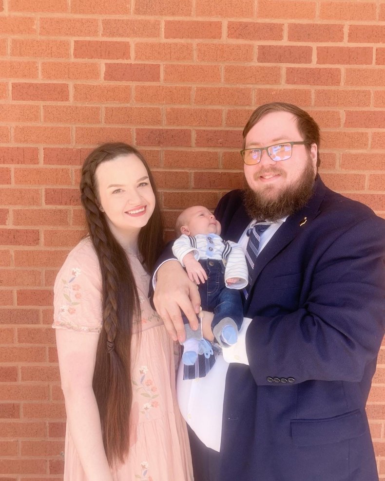 Julie Heglund Gives Baby Jeremiah Formula