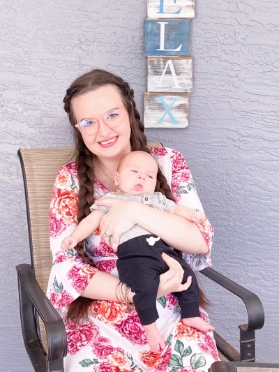 Julie Heglund Gives Baby Jeremiah Formula 