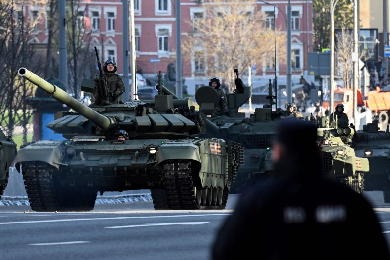 russia military tank ukraine river