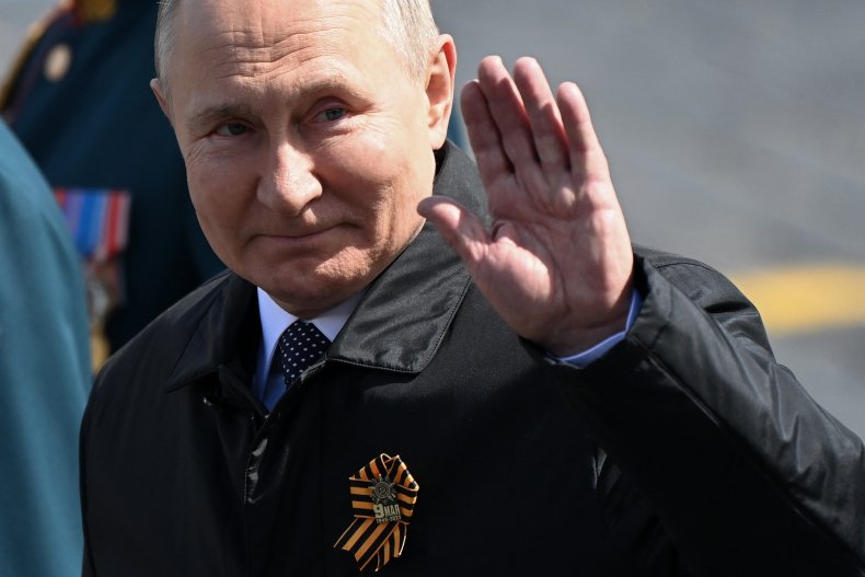 Putin making "empty threats," ambassador says