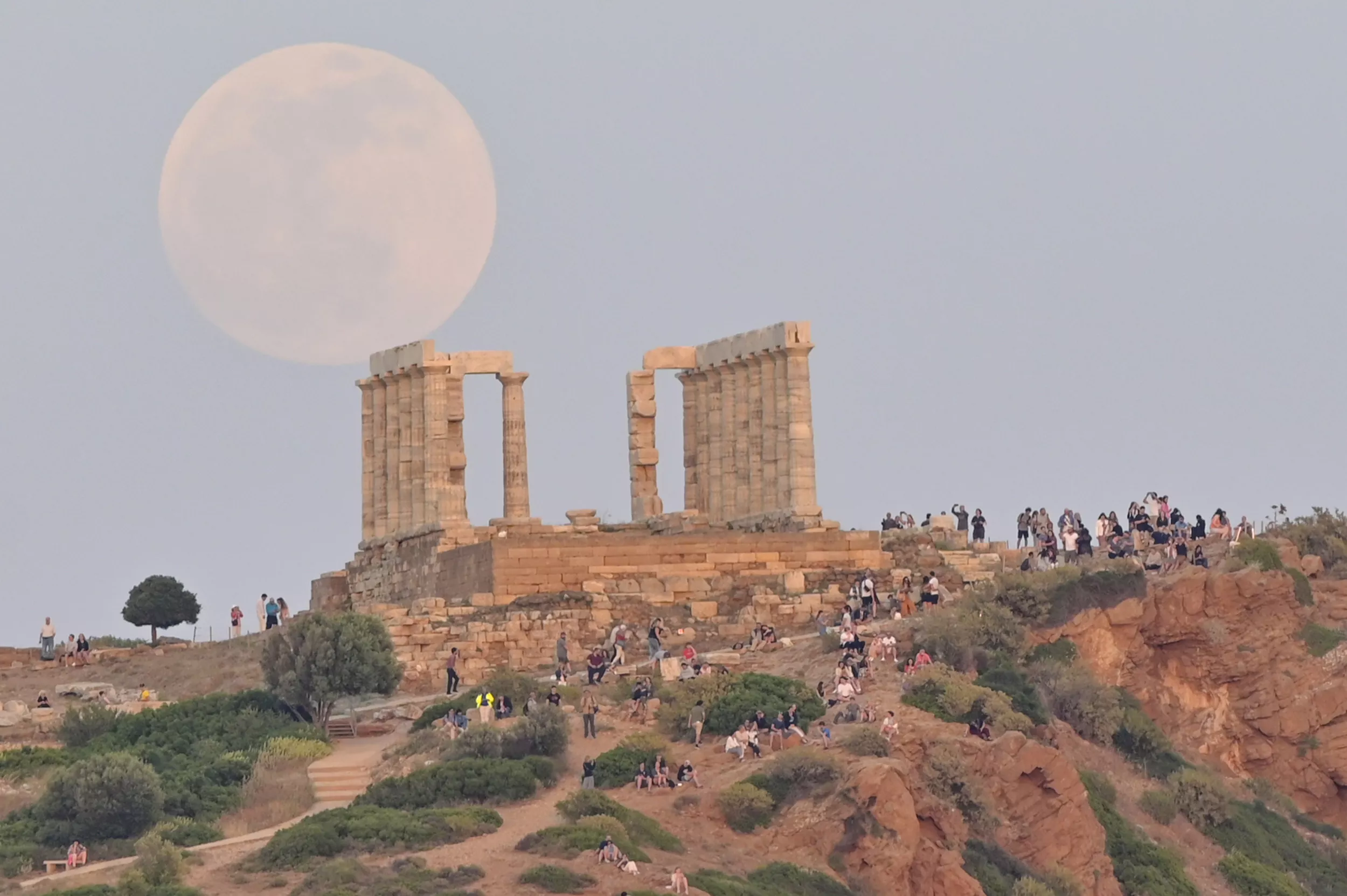 Lunar Eclipse Pictures: Super Blood Moon 2022 in Photos Around the World - Vimarsana News