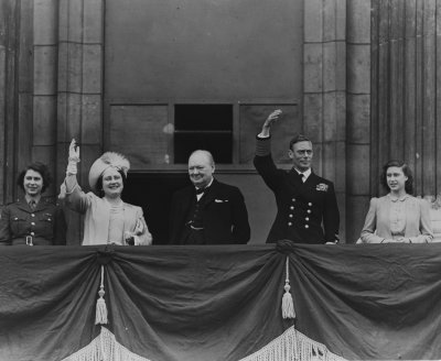 VE Günü Buckingham Sarayı Balkonu 1945
