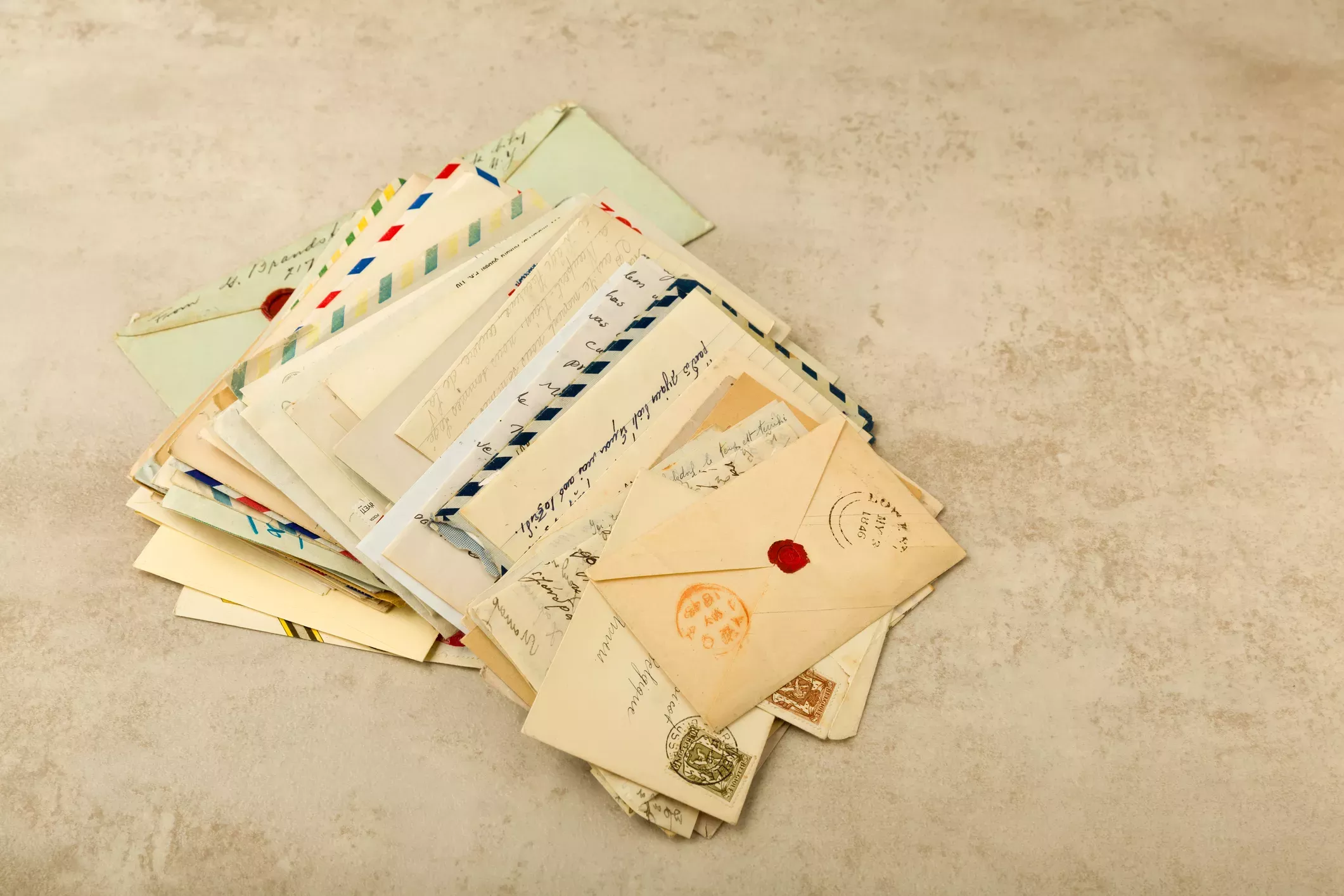 Woman Receives Mysterious Decades-Old Letters, Confusing Even Post Office - Vimarsana News