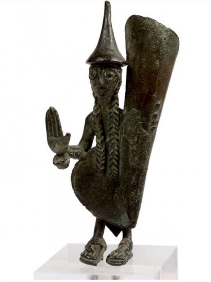 Cavaluo bronze sculpture