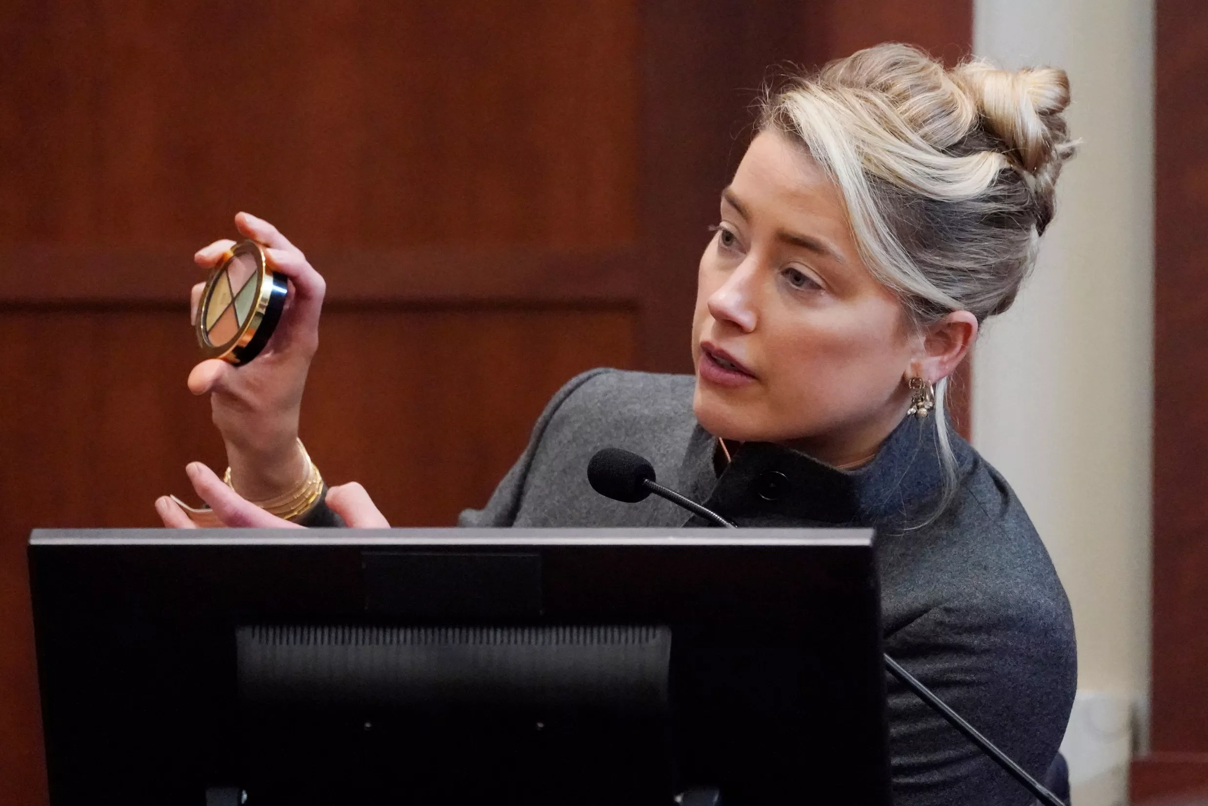 Amber Heard's Reference to 'Bruise Kit' Makeup Goes Viral - Vimarsana News