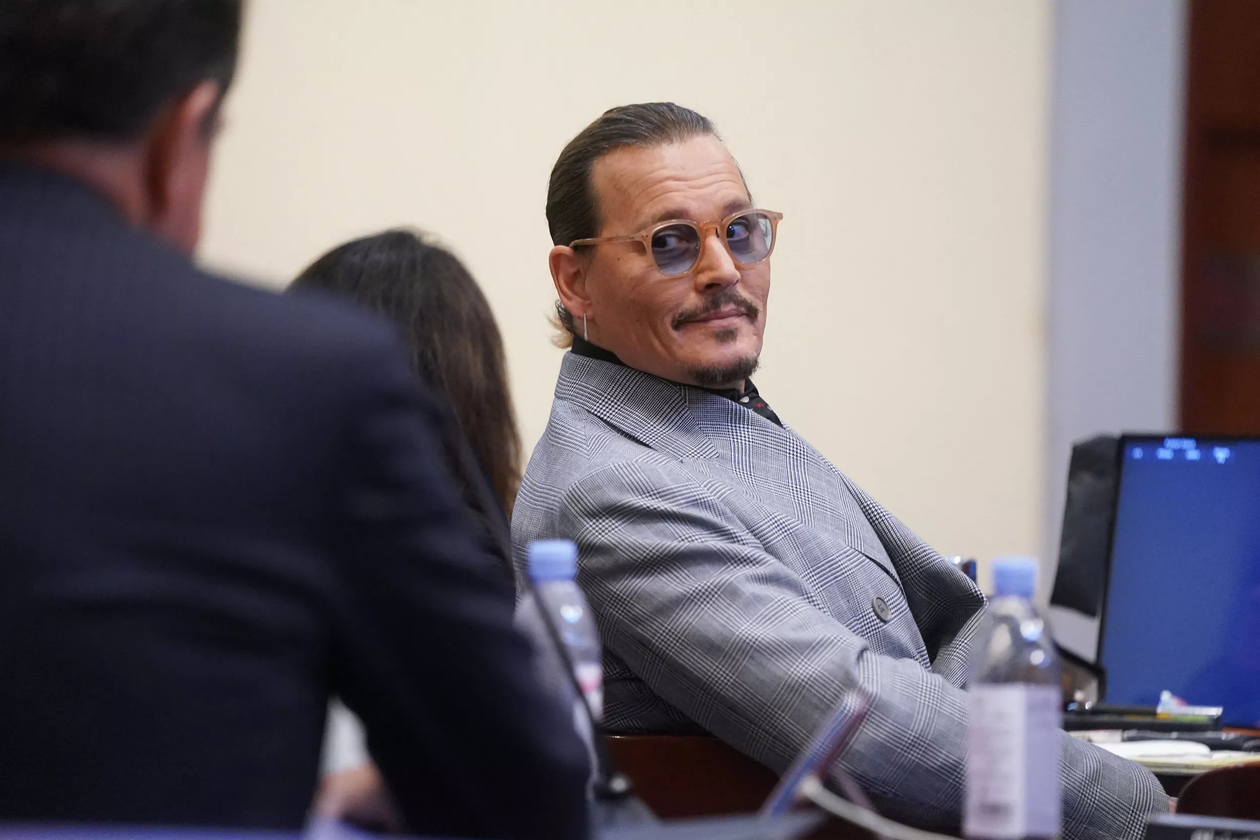Ellen Barkin Calls Johnny Depp 'Jealous,' 'Controlling' in Trial Testimony - Vimarsana News