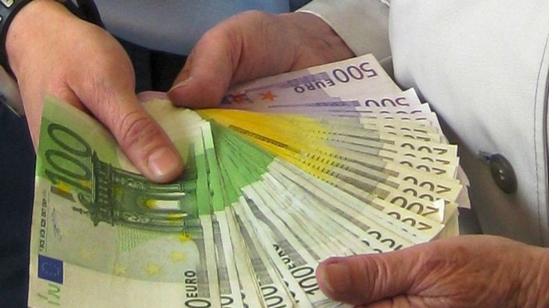 Teenagers spend 16000 in found money