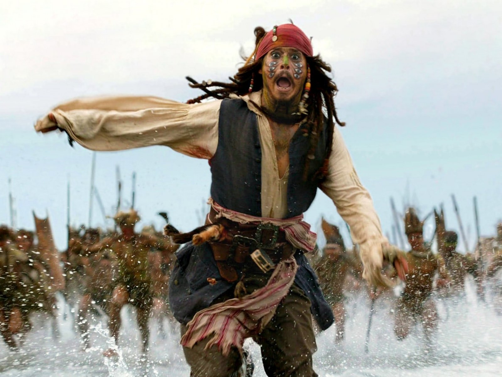 Hilariously Perfect': Fans Recreate Johnny Depp's Captain Jack Sparrow Run