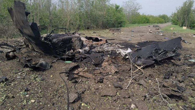 Ukrainian paratroopers attack Russian combat vehicles