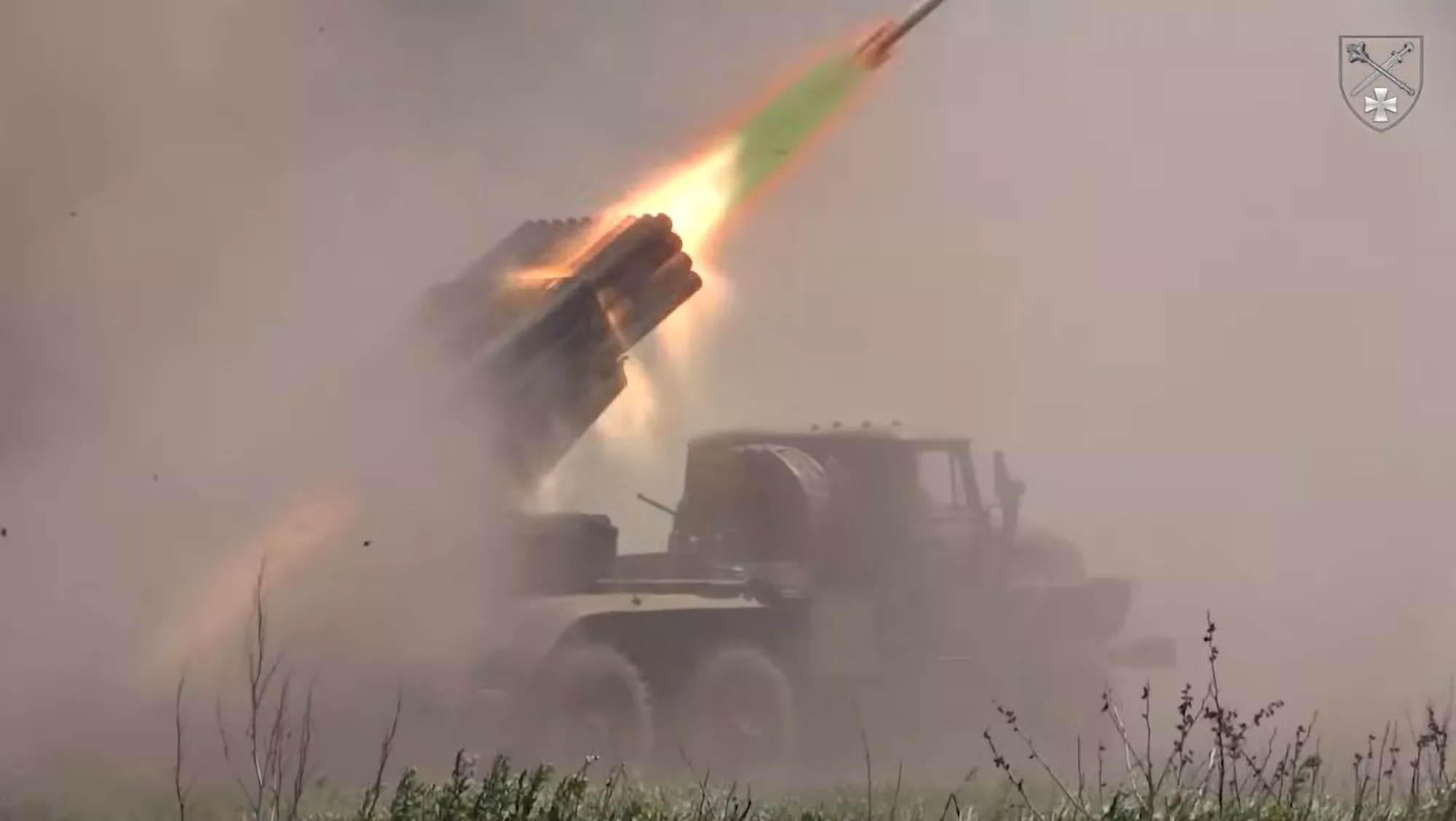 artillery-royal-brigade-fires-missiles.w