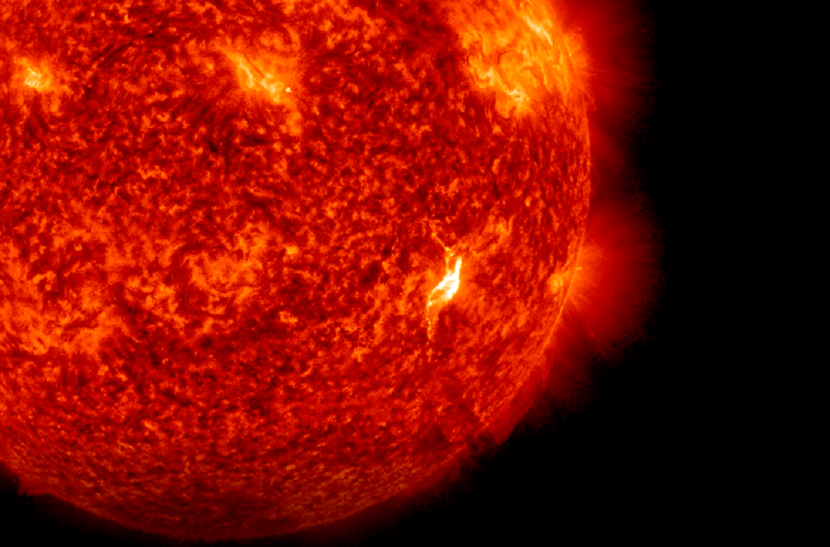 Watch Dead Sunspot Send Huge Solar Flare Hurtling Towards Earth - Newsweek